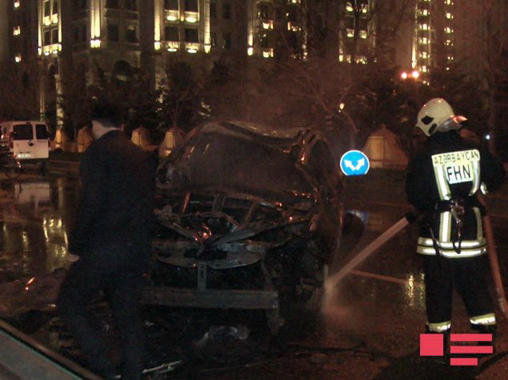 ДТП в Баку: дотла сгорела иномарка - ФОТО
