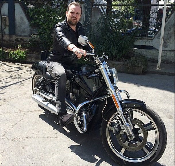 Супруг азербайджанской певицы "оседлал" мотоцикл – ФОТО