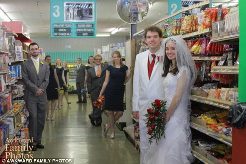Самые абсурдные фотографии подружек невесты - ФОТО