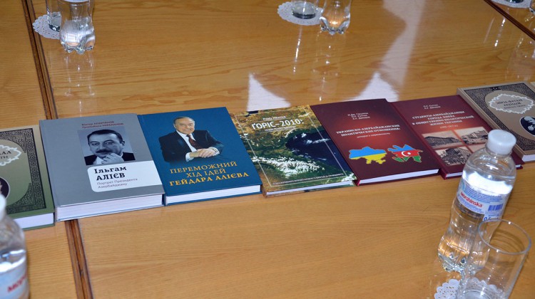 В Киеве прошел праздник азербайджанской книги - ФОТО