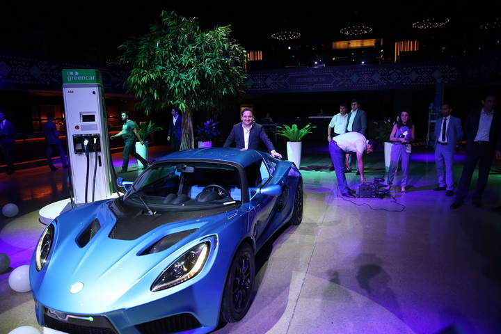 В Баку впервые в Европе презентован спортивный автомобиль Detroit Electric SP:01 - ФОТО - ВИДЕО