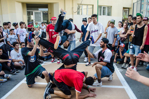 В Баку прошел чемпионат по уличным танцам - ФОТО