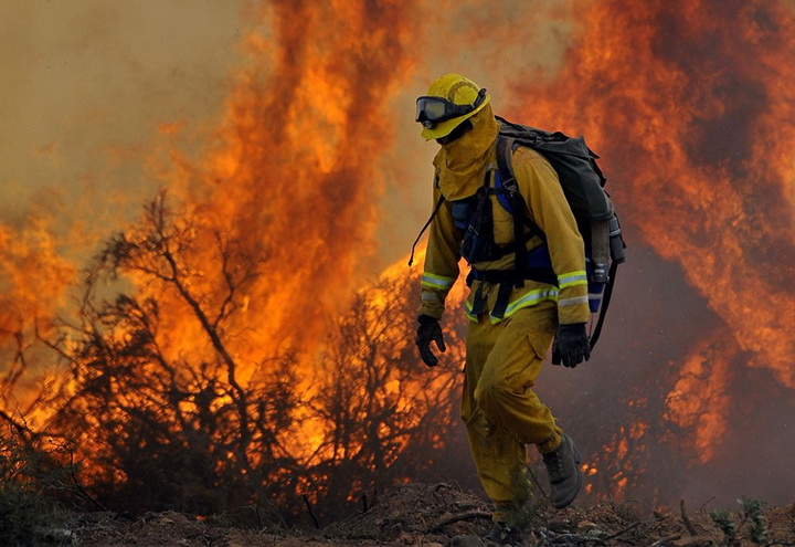 В США бушуют сильные пожары: эвакуированы сотни людей - ФОТО