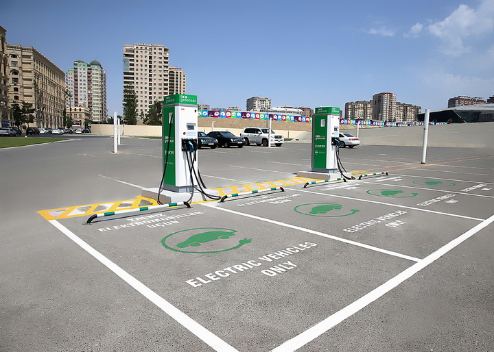 В Азербайджане началась установка станций для зарядки электромобилей - ФОТО