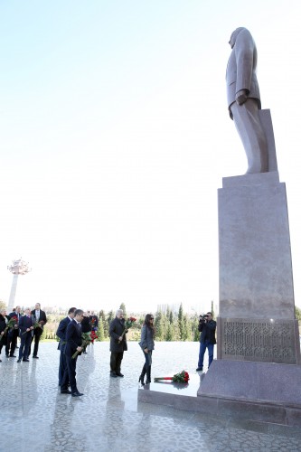 Вице-президент Фонда Гейдара Алиева Лейла Алиева и гости из России побывали в Гяндже - ФОТО