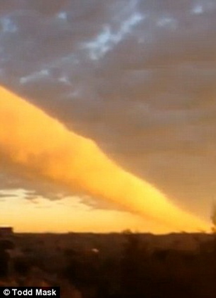 В небе над Техасом засняли необычное "облако-рулет" - ФОТО - ВИДЕО