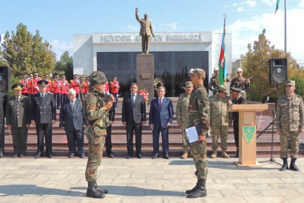 Завершивших военную службу солдат проводили домой - ФОТО