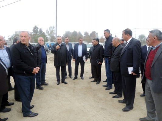 Вице-премьер посетил квартал для переселенцев в Мингячевире - ФОТО