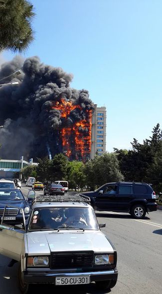 Сильный пожар в многоэтажке в Баку, список погибших - ОБНОВЛЕНО - ФОТО - ВИДЕО