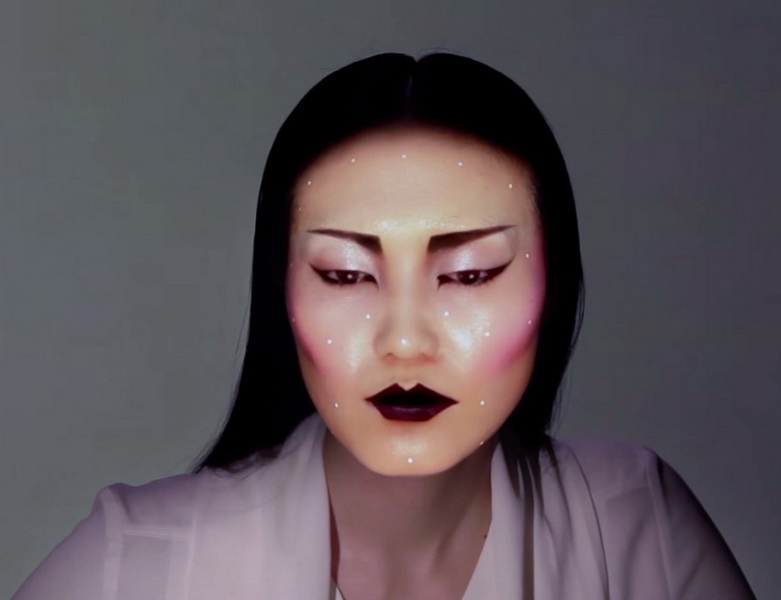 Японцы изобрели "электронный макияж" - ФОТОСЕССИЯ