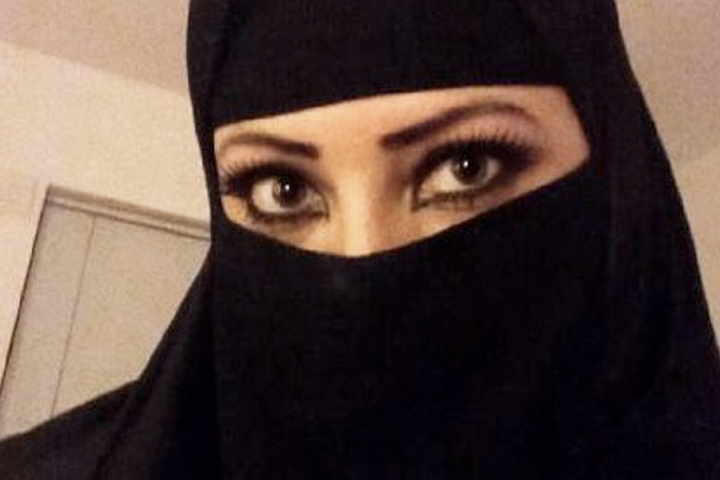 Молодые мусульмане всей Европы боготворят эту девушку - ФОТО