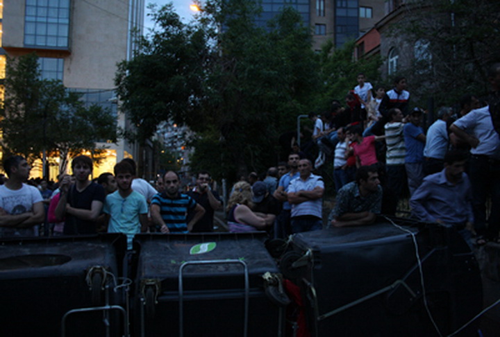 Участники акции в Ереване начали забывать, для чего собрались - ФОТО