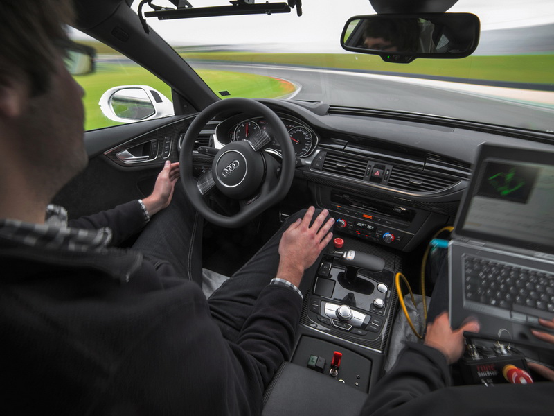 Беспилотник от Audi проехал Хоккенхаймринг за рекордно короткое время - ФОТО