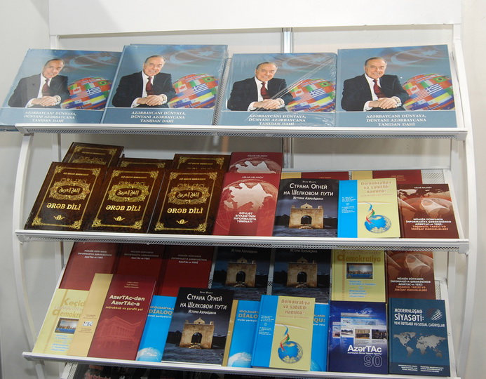 Потрясающий праздник книги в Баку - ФОТО