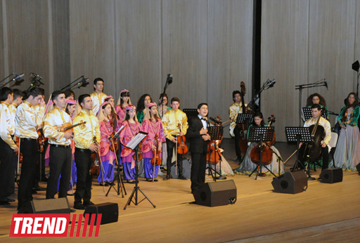 Александр Рыбак дал сказочный концерт в Центре Гейдара Алиева - ФОТО