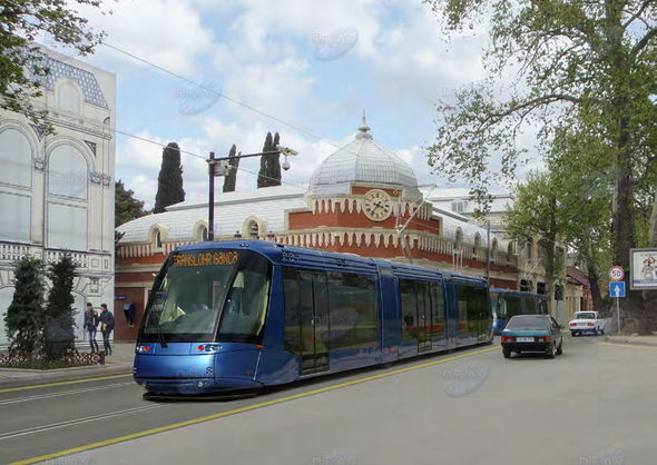 Tramvay dalınca qaçan Bakı - FOTO