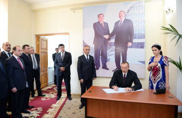 Президент Ильхам Алиев: "От взаимодействия Азербайджана и Таджикистана будет зависеть региональное сотрудничество в Центральной Азии, на Каспии, Кавказе" - ФОТО