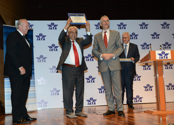 Национальной Академии Авиации и ЗАО "Азербайджан Хава Йоллары" вручен сертификат IATA - ФОТО