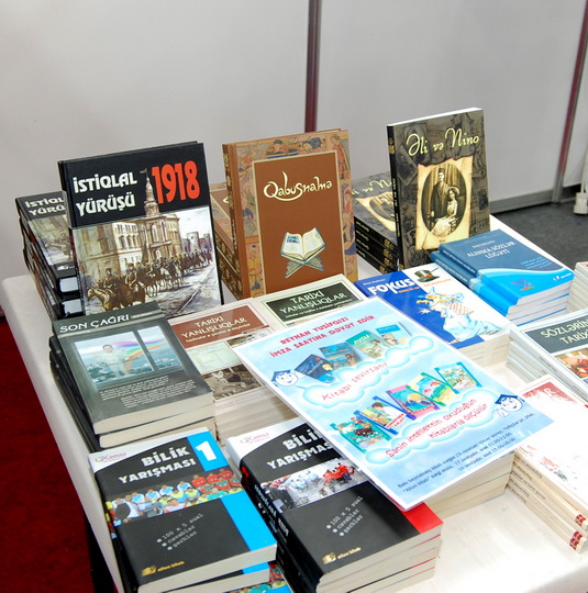 Потрясающий праздник книги в Баку - ФОТО