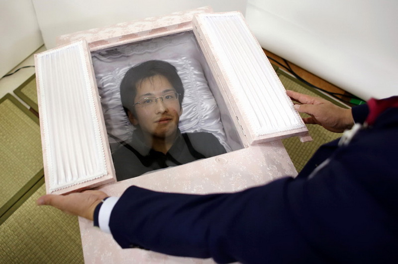 Новая мода в Японии: организация похорон при жизни - ФОТОСЕССИЯ