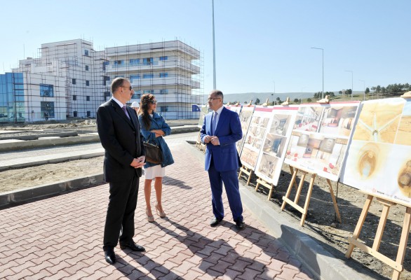 Президент Ильхам Алиев и его супруга Мехрибан Алиева ознакомились с ходом строительных работ в Спорткомплексе стендовой стрельбы в Баку - ФОТО