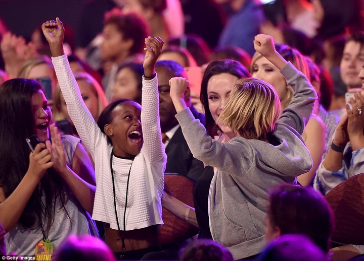 Анджелина Джоли с дочерьми произвели фурор на Kids' Choice Awards - ФОТО