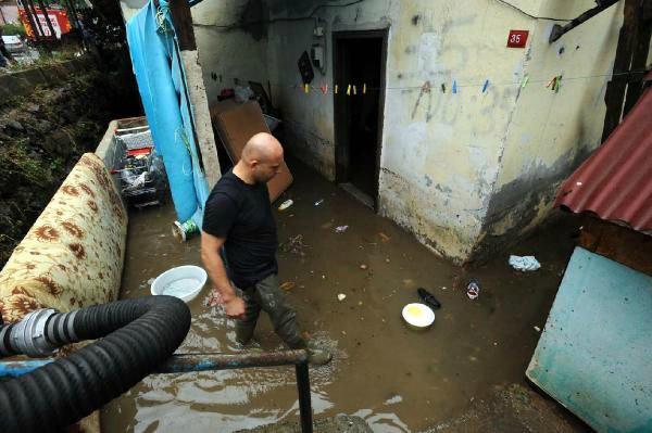 İstanbul su altında qaldı - FOTO