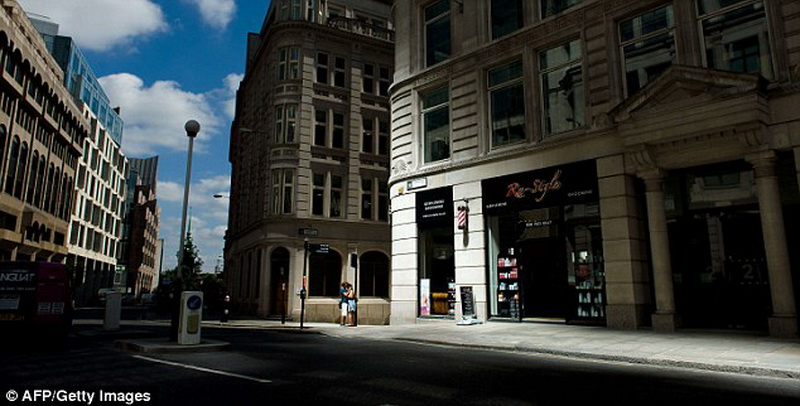В Лондоне солнечные блики расплавили дорогой Jaguar - ФОТО