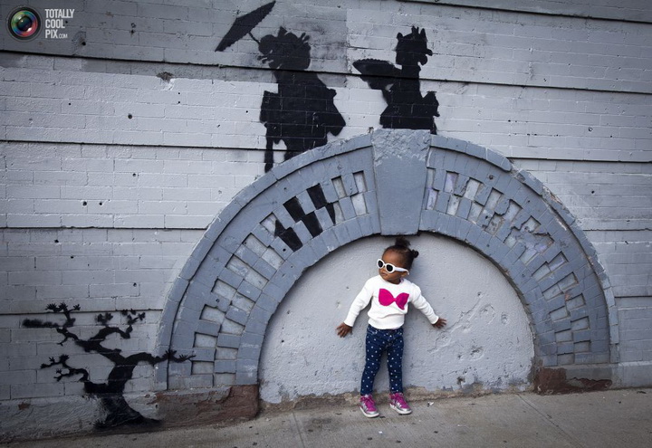 Бэнкси в секторе Газа: граффити лишь на одной стене дома - ФОТОСЕССИЯ