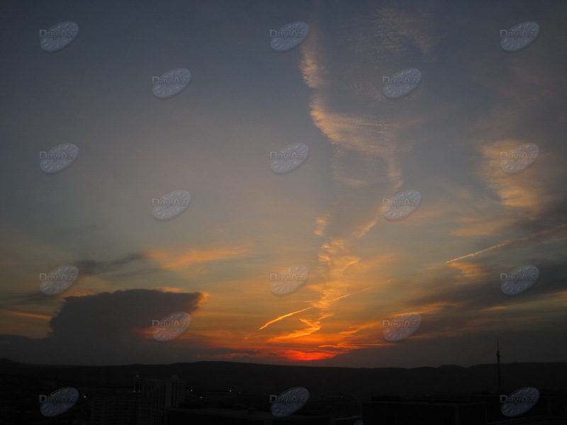 "Фотоклуб Day.Az": Очарование заката: небесная красота над Баку - ФОТО