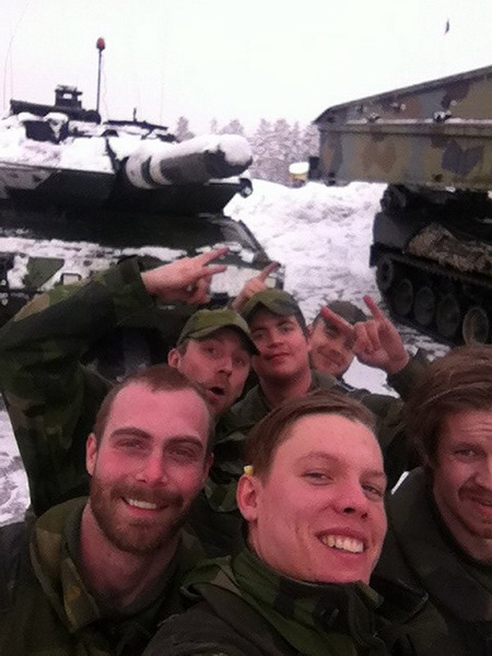 Фотографии солдат стран НАТО стали настоящими хитами - ФОТОСЕССИЯ