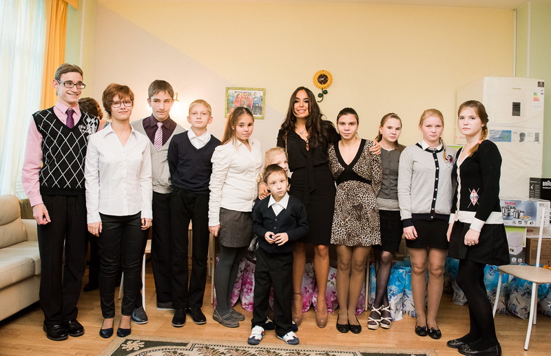 Вице-президент Фонда Гейдара Алиева Лейла Алиева посетила ряд детдомов и школ-интернатов в Санкт-Петербурге - ФОТО