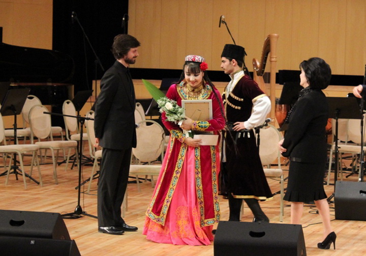 Грандиозное завершение Международного фестиваля "Мир мугама" в Баку - ФОТО