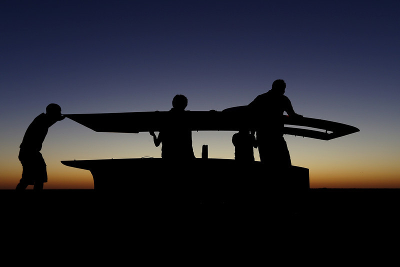 В Австралии прошли гонки автомобилей на солнечных батареях - ФОТО