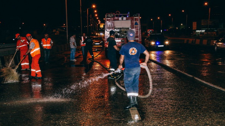 Улицы Тбилиси отмыли от грязи после наводнения - ФОТО