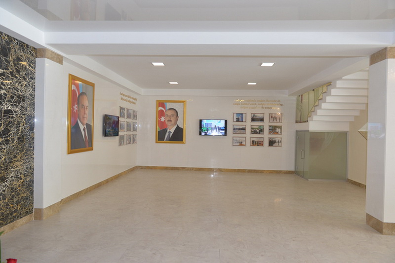 Президент Ильхам Алиев ознакомился с работами по реконструкции, проводимыми в здании ИВ Хатаинского района Баку - ФОТО