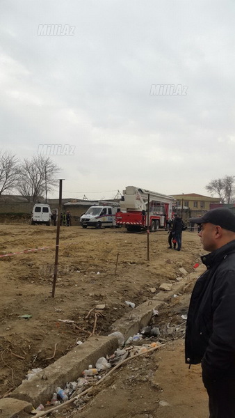 На волоске от смерти: рабочие повисли на высоте 93 м в Баку - ОБНОВЛЕНО - ФОТО - ВИДЕО