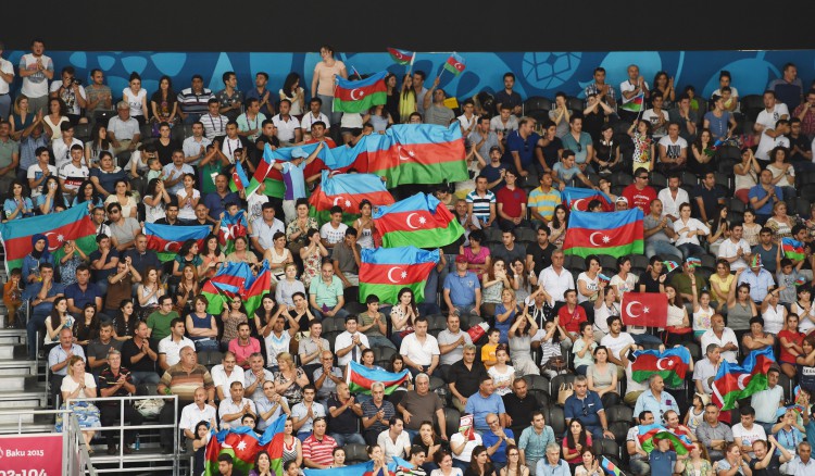 Президент Ильхам Алиев и его супруга Мехрибан Алиева наблюдали за матчем женских волейбольных команд Азербайджана и Турции в рамках первых Евроигр - ОБНОВЛЕНО - ФОТО