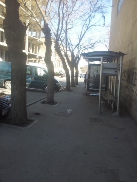 Репортаж с бакинской улицы: почему горожане боятся этой остановки – ФОТО