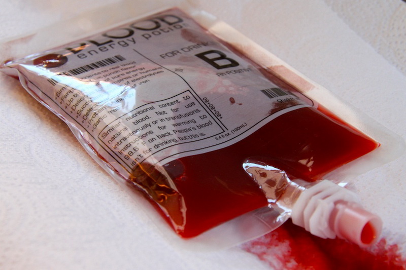 В Китае продаются пакетики с питьевой кровью - ФОТО
