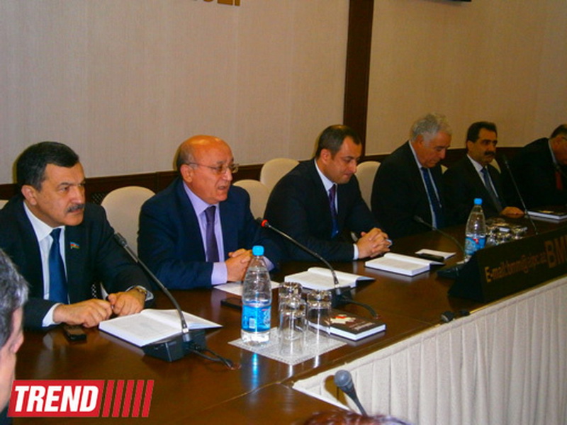В Баку презентована книга "Геноцид армян: миф и реальность" - ФОТО