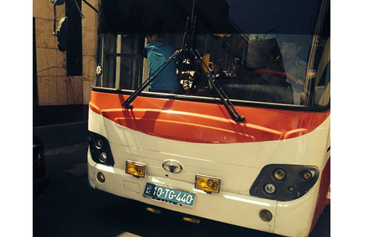Bakıda daha bir avtobus rüsvayçılığı - FOTO
