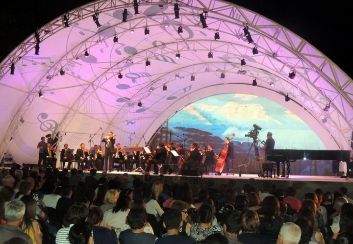 VII Габалинский международный музыкальный фестиваль, запомнившийся своей грандиозностью, завершился фейерверком - ФОТО