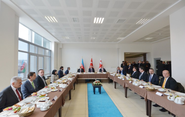 Президент Ильхам Алиев: "Все проекты, выдвинутые Азербайджаном до сих пор вместе с Турцией и Грузией в качестве инициативы, были успешными" - ОБНОВЛЕНО - ФОТО - ВИДЕО