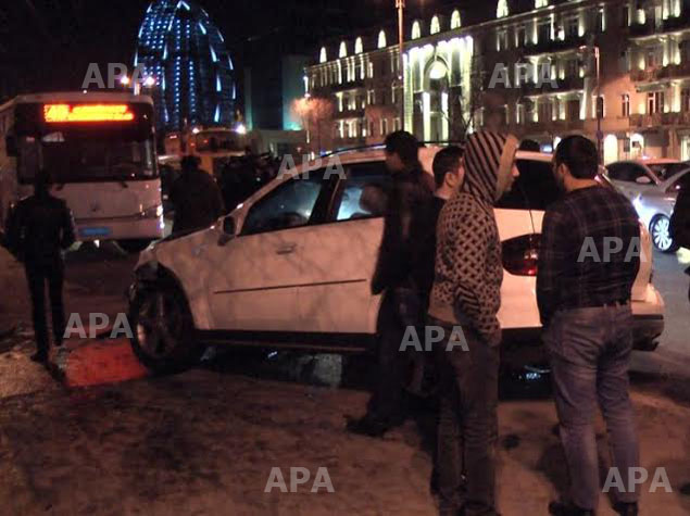В Баку столкнулись автобус и 3 "легковушки": возник затор - ФОТО