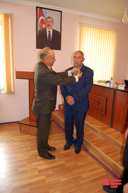 Награду азербайджанского шехида вручили его семье - ФОТО