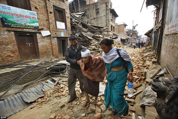 Турист заснял ужасный момент землетрясения в Непале - ОБНОВЛЕНО - ВИДЕО - ФОТО