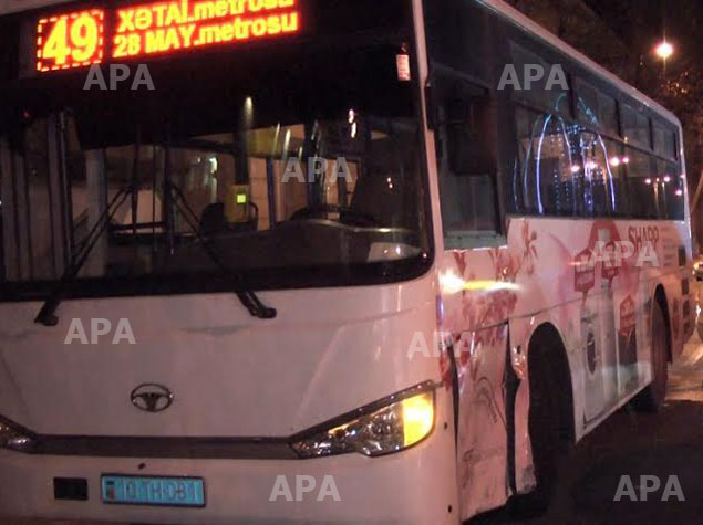 В Баку столкнулись "Нива", 2 Mercedes и автобус - ФОТО