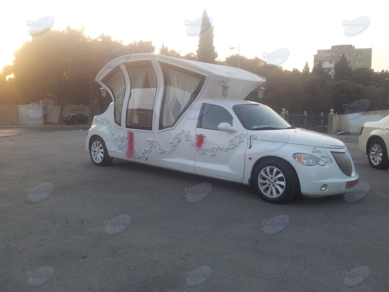 Неподходящее пристанище для свадебных авто в Баку - ФОТО