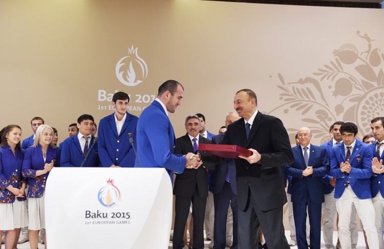 Первая леди Мехрибан Алиева награждена орденом "Гейдар Алиев" за большие заслуги в организации Евроигр - ОБНОВЛЕНО - ФОТО - ВИДЕО